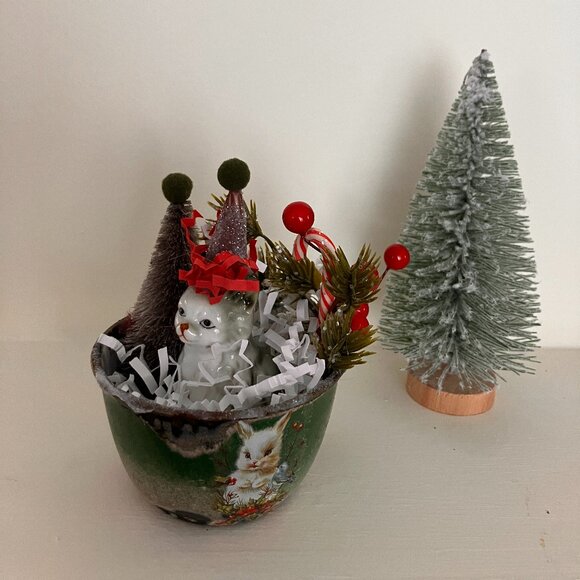 Vintage Christmas Kitty Cat in a Cup - Holiday Decor - Picture 4 of 11